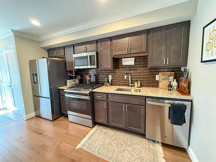 1601 N Carolina Ave NE #5 — Photo 7