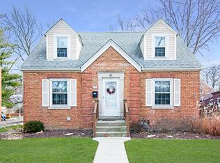 2001 S Washington Ave, Park Ridge, IL 60068