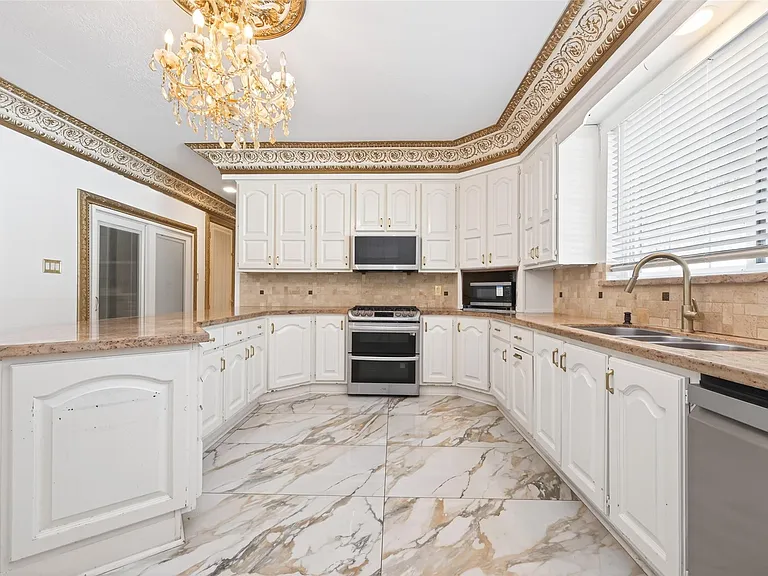 24 Windermere Ln — Photo 11