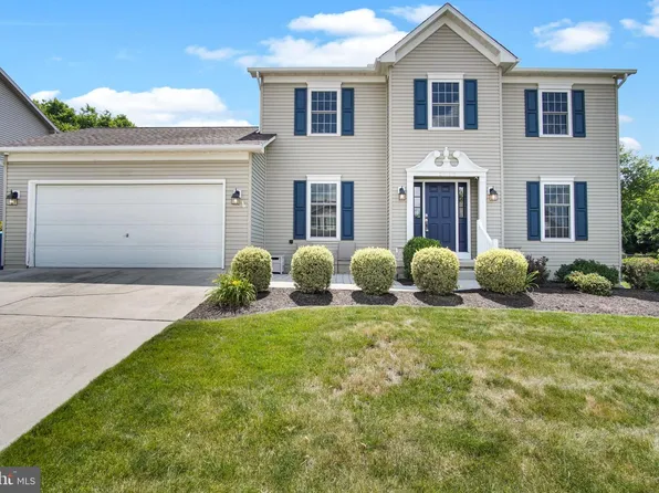 2140 Canterbury Dr, Mechanicsburg, PA 17055
