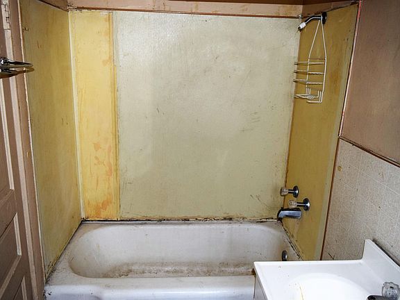 3rd image of 1195 E Main St