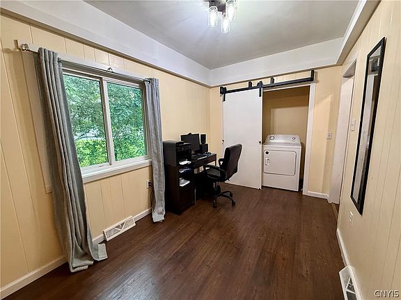 5th image of 2 Phelps Ave