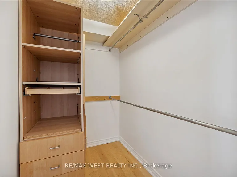 225 Davenport Rd #503 — Photo 11