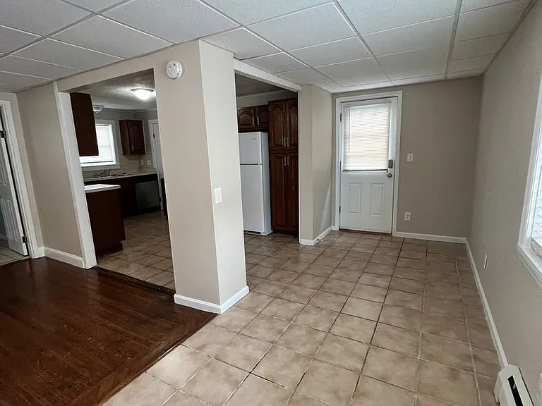 224 E Commercial St — Photo 16