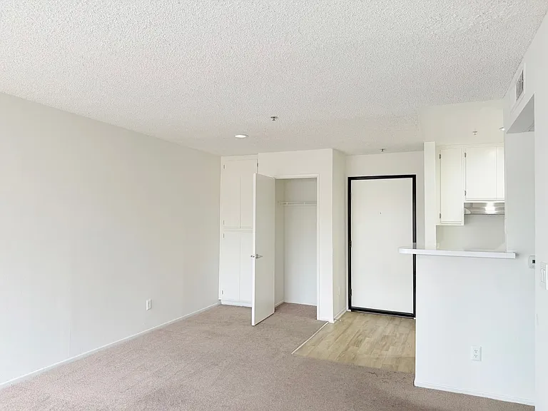 400 Westmoreland Apartments - Modern, approachable, city-living vibe — Photo 33