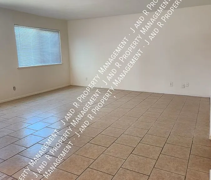 8084 Center Pkwy — Photo 7