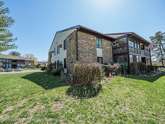 2nd image of 118 Amberly Dr Unit J