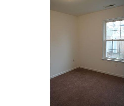 2nd image of 34 Iroquois Rd