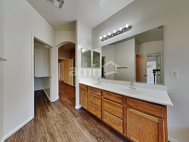 10338 W Wood St — Photo 11