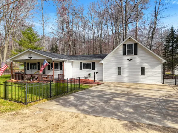 144 Canton St, Roscommon, MI 48653