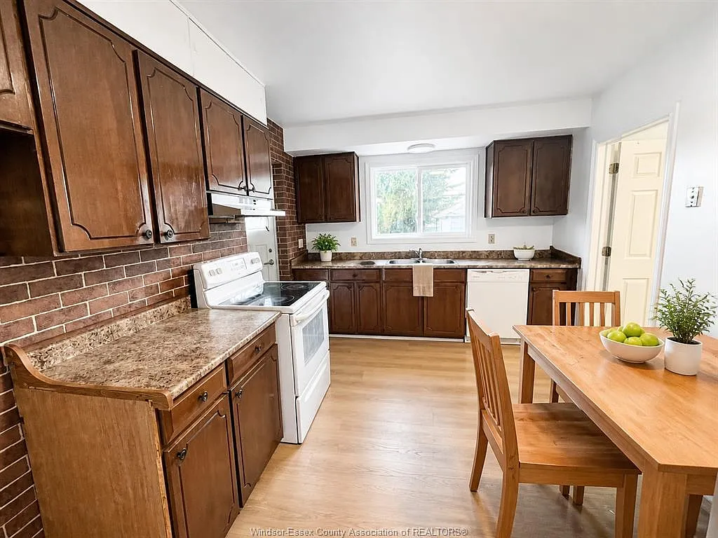 5 bed, $2,800 — Photo 4