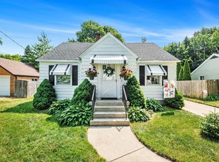 1300 Hillcrest Ave NW, Grand Rapids, MI 49504
