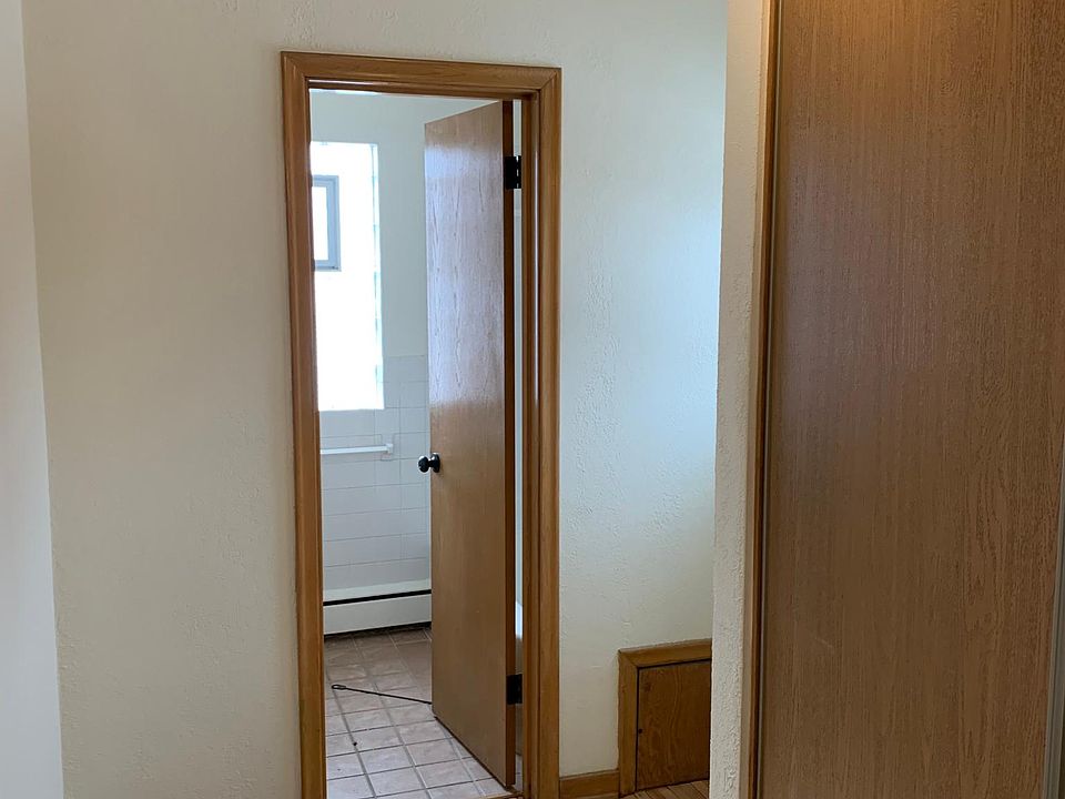 1st image of 885 Saint Paul Ave APT 3