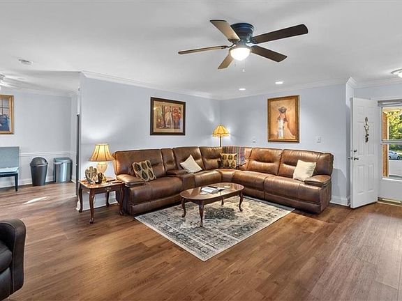 3rd image of 5 Acorn Ct