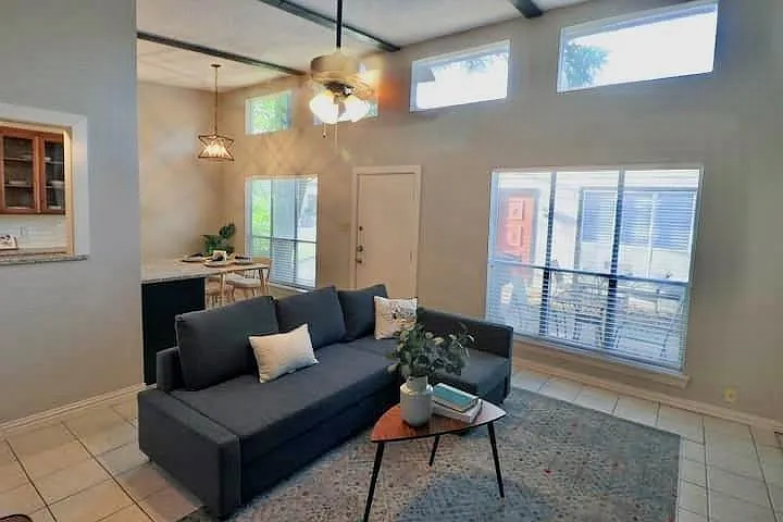 2 bed, 1045 sqft, $2,300 — Photo 4
