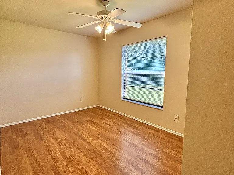 1715 SE 6th Ln — Photo 50