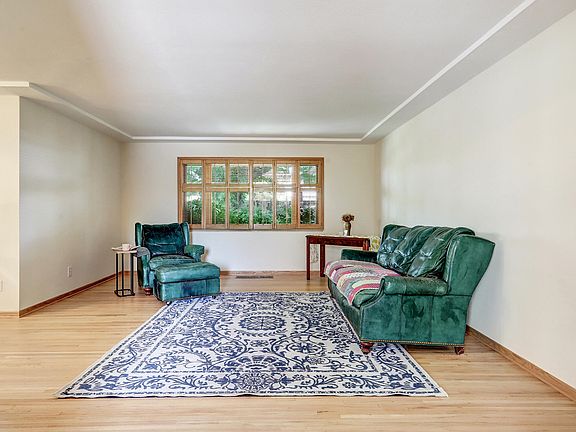 4th image of 1300 Dakota St NE