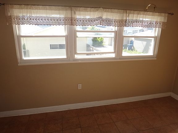 5th image of 917 Ferdinand Ave