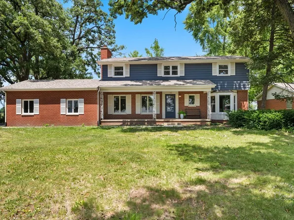 6S903 Davis Rd, Big Rock, IL 60511