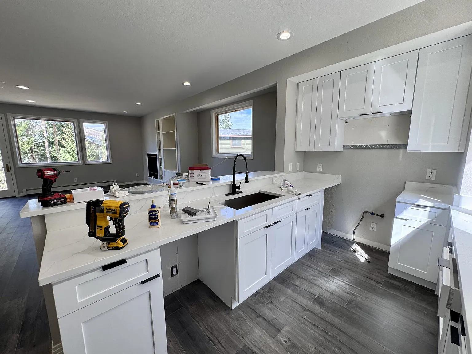 Spacious 4 Bed 3.5 Bath Townhome — Photo 4