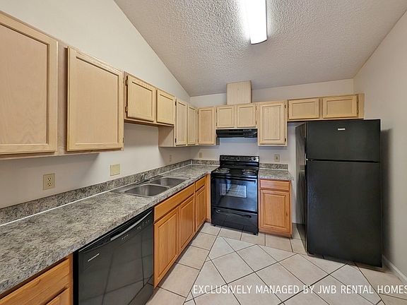 3rd image of 5050 Knightsbridge Cir N