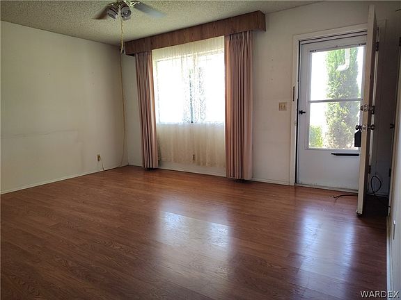 3rd image of 2414 Miami Avenue