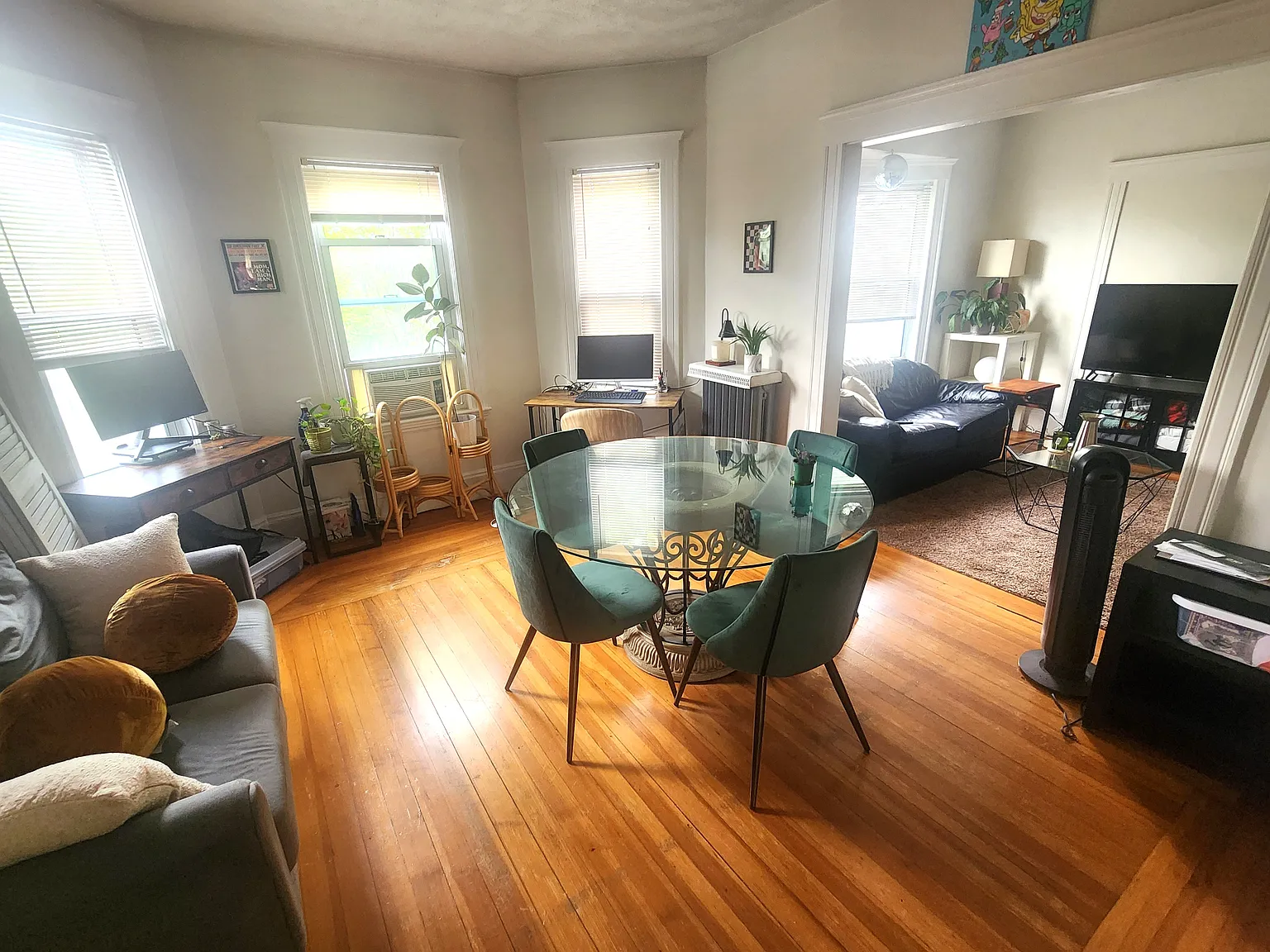 3 bed, 1200 sqft, $3,345 — Photo 4