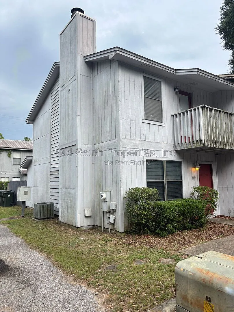 2 bed, 1.5 bath, 960 sqft, $1,200 — Photo 2