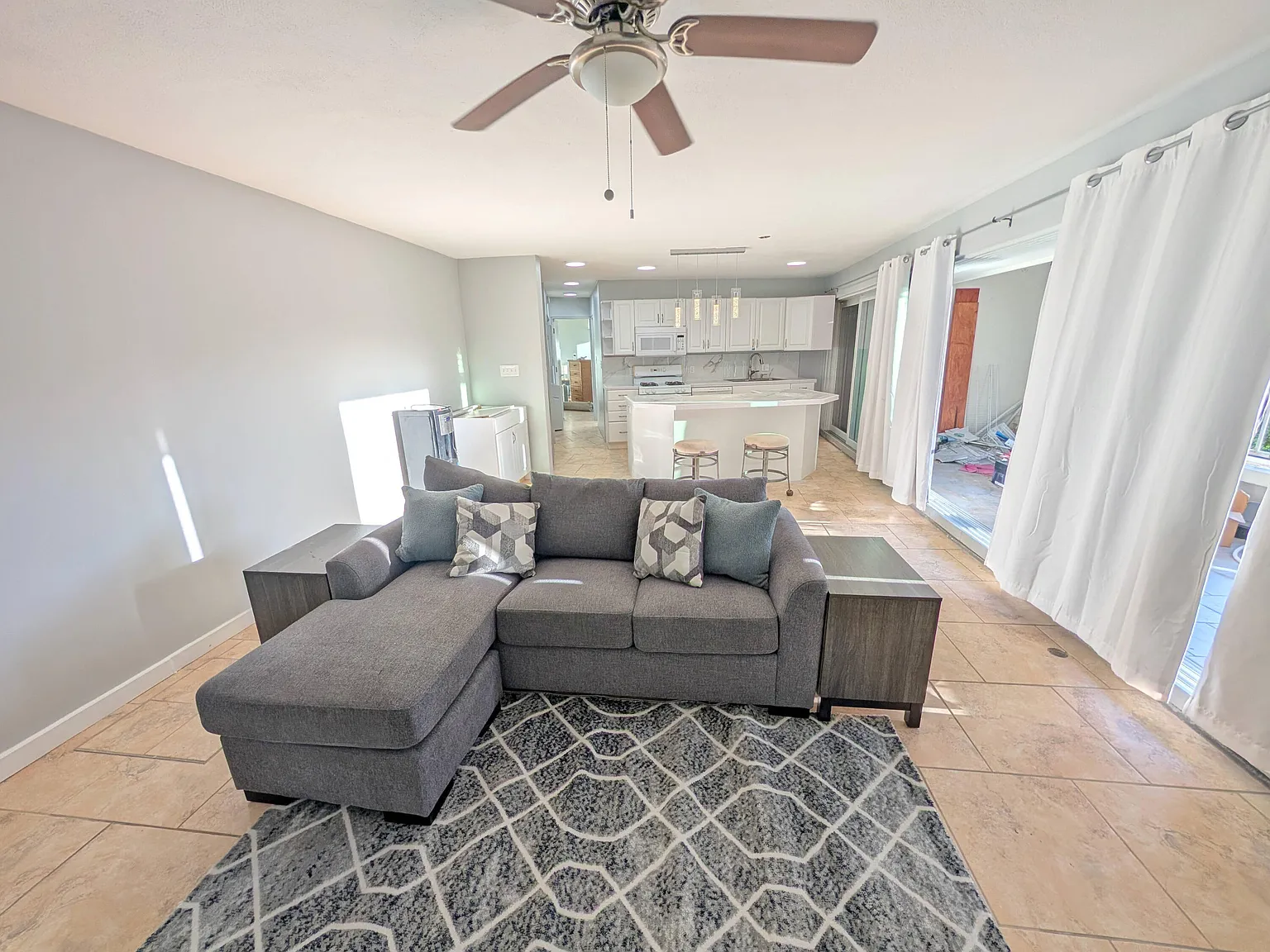 1 bed, $2,000 — Photo 1