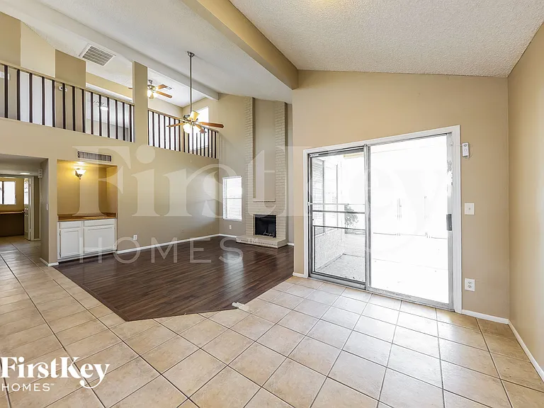 7418 W Cameron Dr — Photo 5