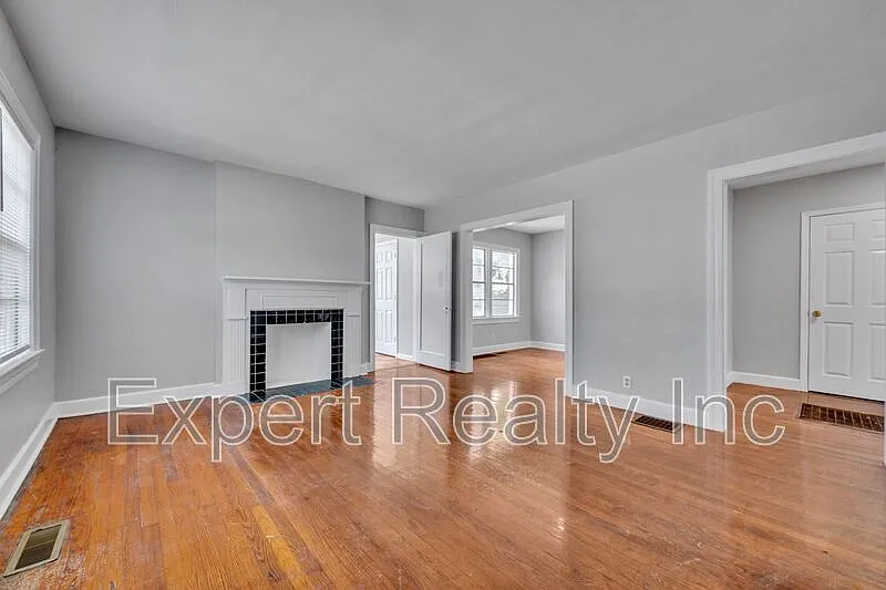 3 bed, 1.0 bath, 1178 sqft, $1,150 — Photo 3