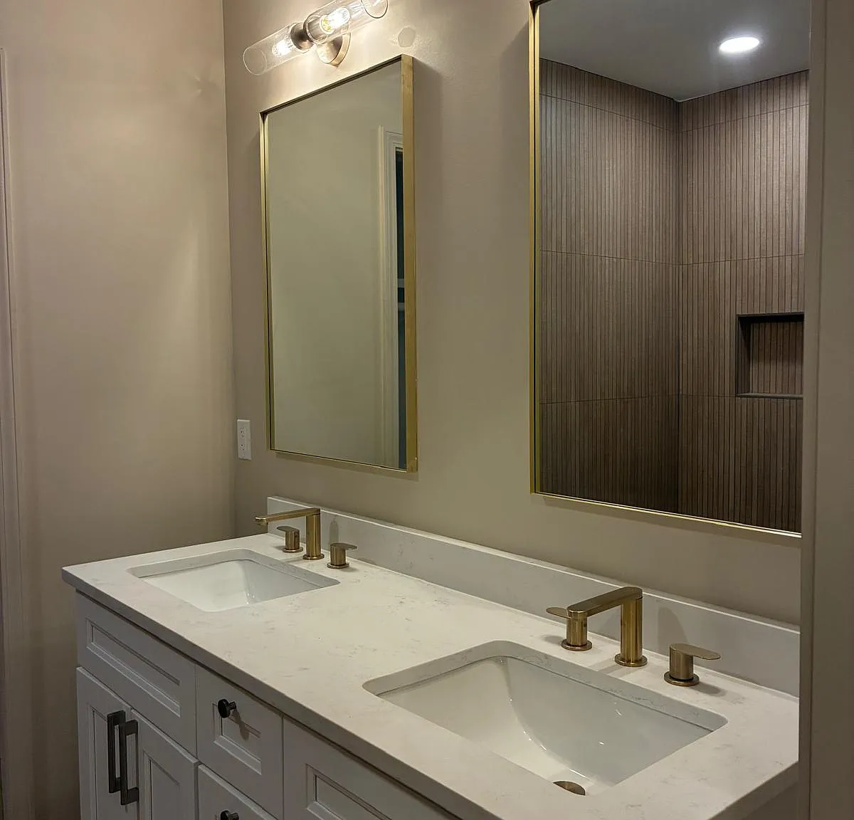 4 bed, 1000 sqft, $2,400 — Photo 2