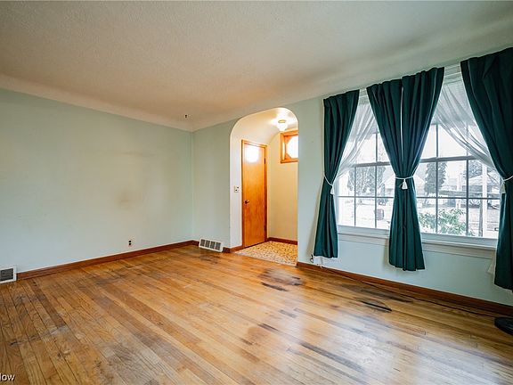 5th image of 8015 Kenilworth Ave