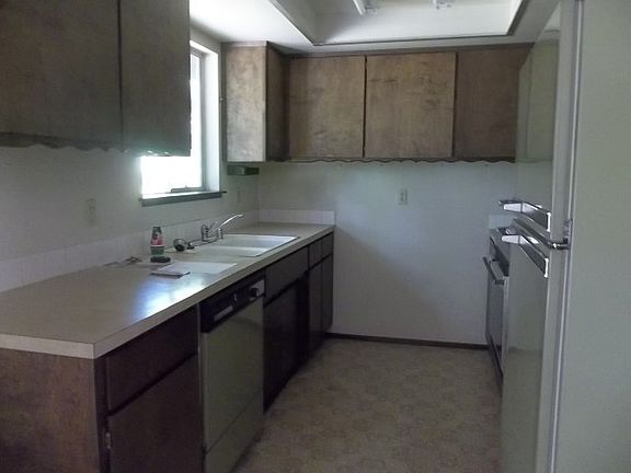 5th image of 4580 NW 82nd St