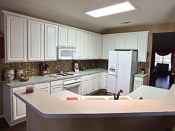 3rd image of 2907 Saint Micheal Dr