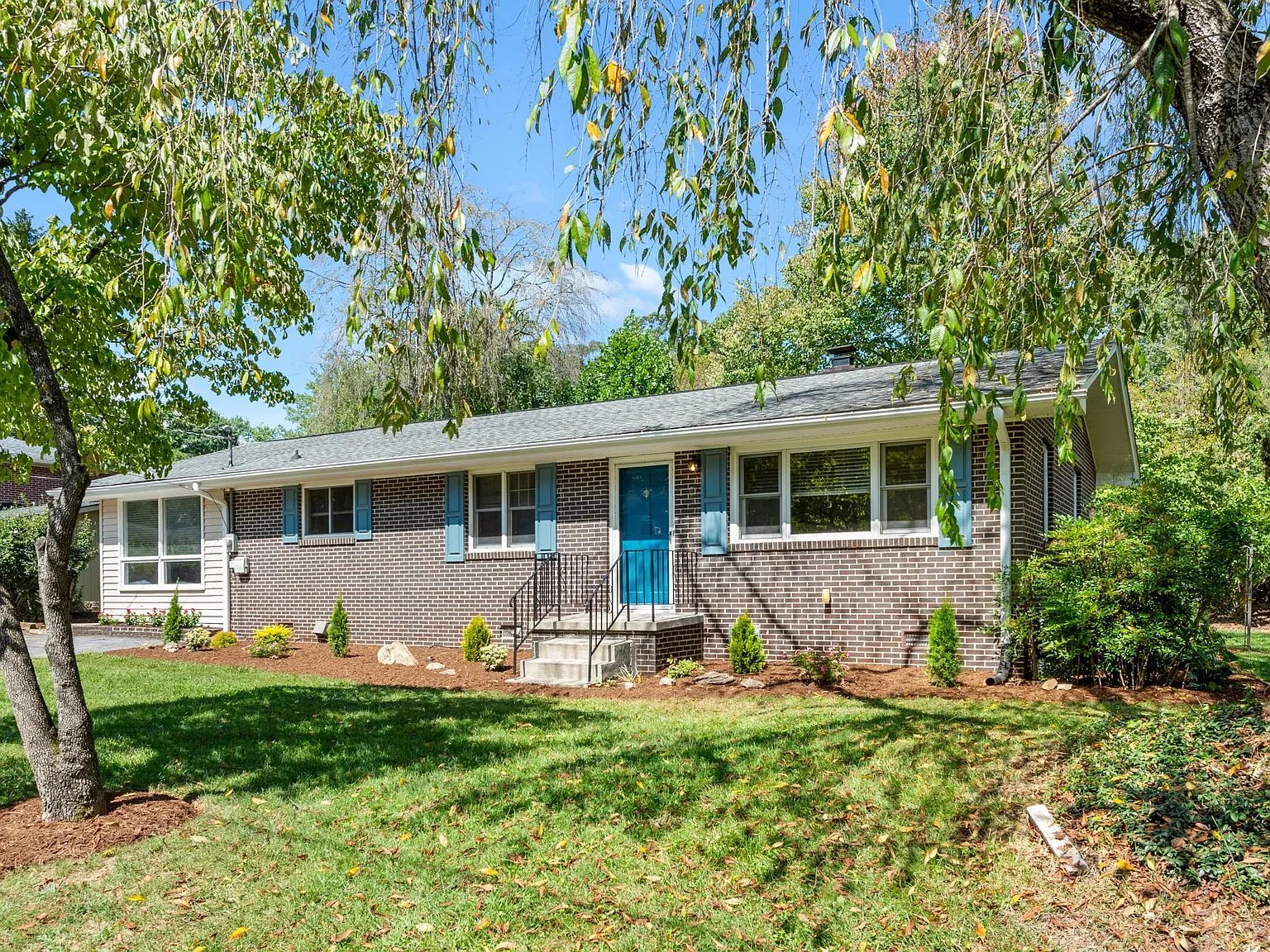 1111 Cherokee Dr — Photo 1