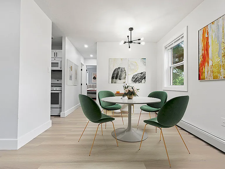 Colonial Village Apartments — Photo 5