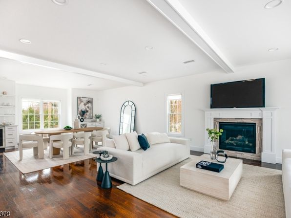 2 Bona Ct, Park Ridge Boro, NJ 07656