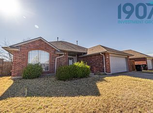 3213 Carey Pl, Moore, OK 73160