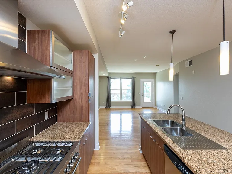 2240 N Clay St #505 — Photo 4