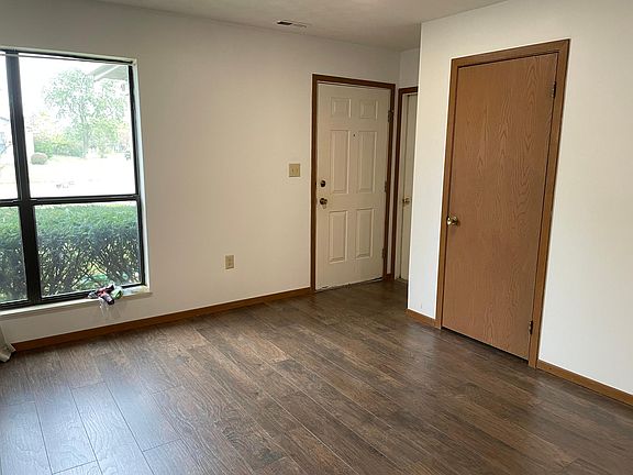 2nd image of 511 Rosehill Dr #503