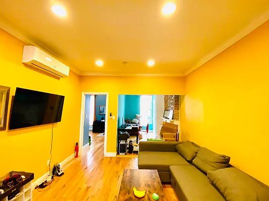 Rented by Blue Egg Realty Corp | media 15