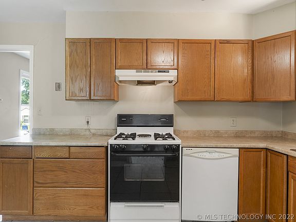 4th image of 1216 S Erie Ave