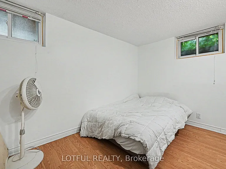 2427 Chasseur Ave #3 — Photo 15