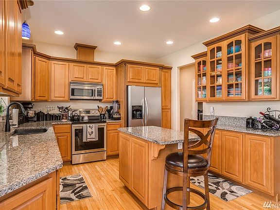 5th image of 615 19th St NE