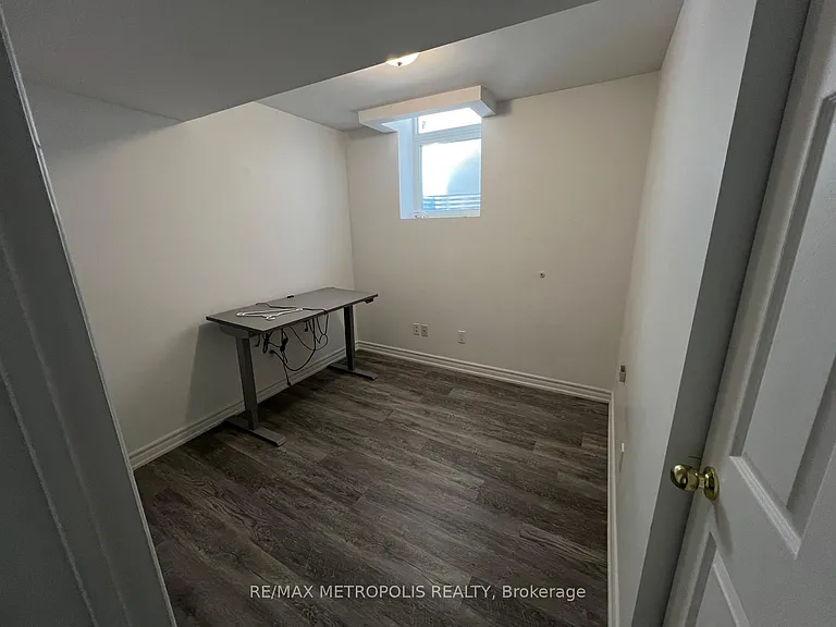 570 Springview Dr #BASEMENT — Photo 12
