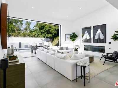 12715 Sarah St, Studio City, CA, 91604