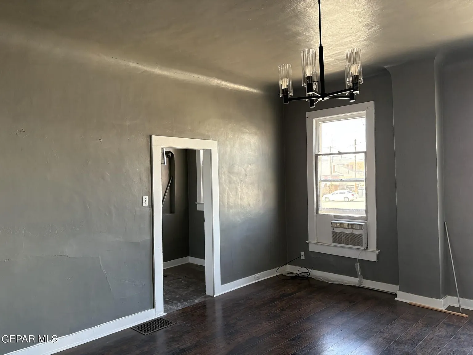 3 bed, 1.5 bath, 1406 sqft, $1,400 — Photo 4