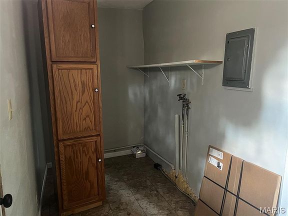 5th image of 713 Hartman Ln