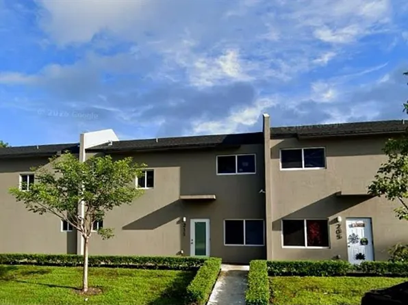 205 NW 159th St, Miami, FL 33169